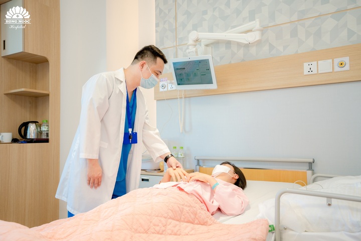 Sau phẫu thuật bệnh nhân được theo dõi sát sao vết mổ và ổ bụng.