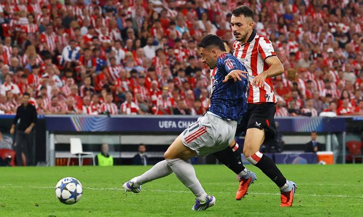 Martinelli ghi bàn mở tỷ số. (Ảnh: Reuters)