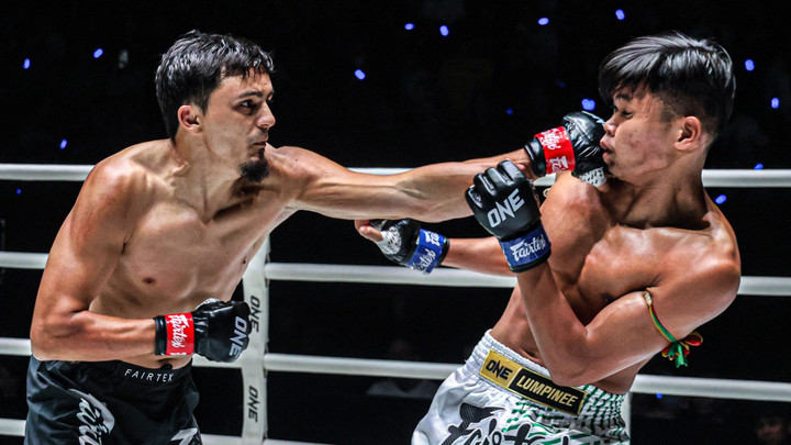 Alaverdi Ramazanov (bên trái) từng 12 lần vô địch Nga.