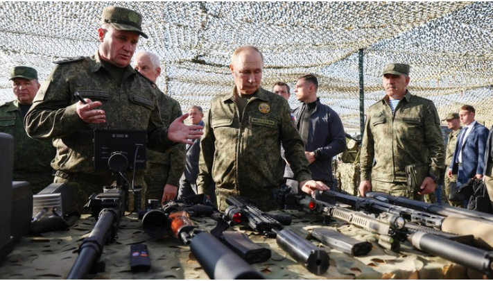 Tổng thống Nga Vladimir Putin tại thao trường.(Ảnh: Sputnik)