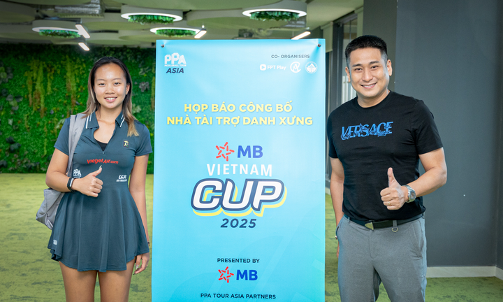 VĐV Sophia Tran, UPA Asia Trailbrazer và Ông Nguyễn Minh Tiệp, PGĐ Trung tâm Điện ảnh Văn hoá, Thể thao và Du lịch Việt Nam.