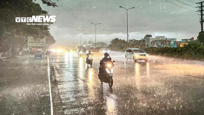 Dự báo thời tiết ngày 19/9, nhiều nơi trên cả nước hứng mưa dông. (Ảnh minh hoạ: Viên Minh)