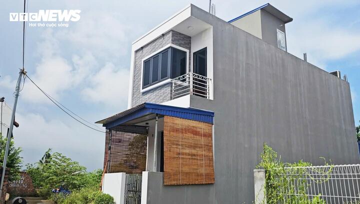 Căn nhà hai tầng gia đình ông Hữu