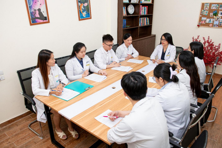 Phòng khám chuyên khoa tâm thần Hoàng Yến có đội ngũ bác sĩ chuyên khoa giàu kinh nghiệm.