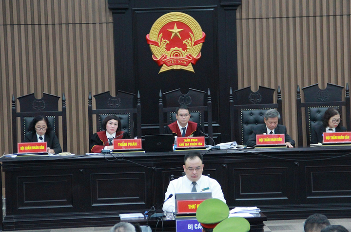 Hội đồng xét xử.