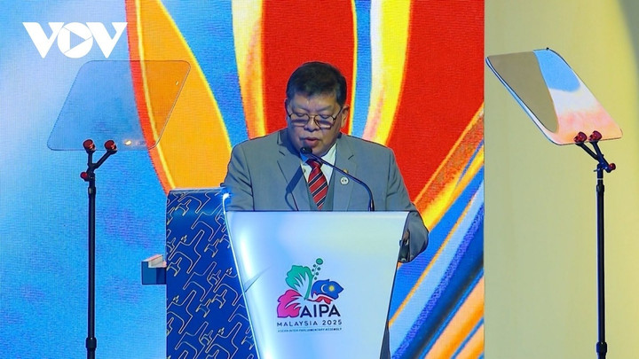 Chủ tịch Hạ viện Malaysia Tan Sri Dato’ Johari bin Abdul phát biểu tại lễ khai mạc