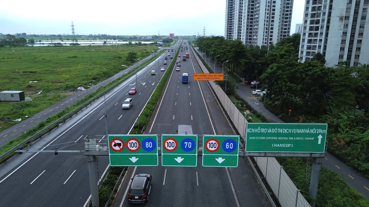 Tuyến cao tốc Pháp Vân - Cầu Giẽ cấm xe tải và xe khách đi vào làn số 1.