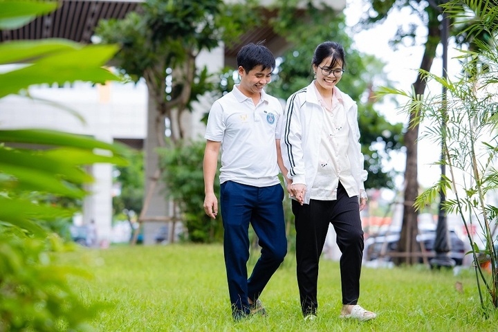 Vợ chồng chị Mến - anh Hậu.