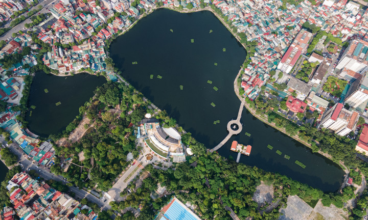 Công viên Võ Thị Sáu, tiền thân là Công viên Tuổi trẻ Thủ đô, có tổng diện tích hơn 26 ha. Trải qua nhiều năm khai thác không hiệu quả, buông lỏng quản lý, nơi đây rơi vào tình trạng xuống cấp nghiêm trọng, nhiều hạng mục hư hỏng, cảnh quan nhếch nhác, gây lãng phí quỹ đất công cộng và ảnh hưởng đến sinh hoạt của người dân khu vực xung quanh.