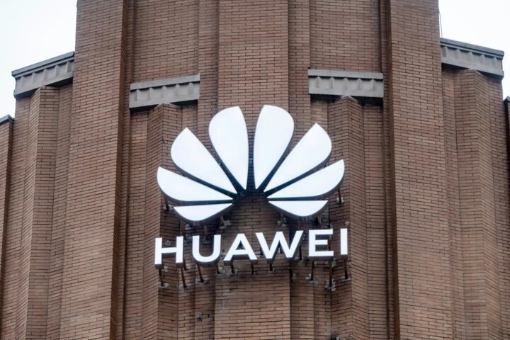 Logo Huawei trên một tòa nhà tại Trung Quốc. (Nguồn: Getty Images)