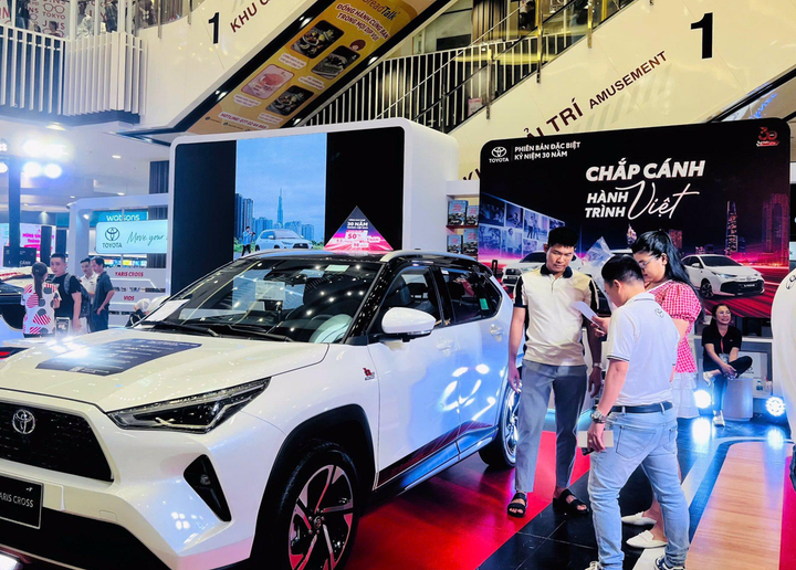 Yaris Cross - mẫu xe bán chạy nhất của Toyota tiếp - tục gây chú ý tại các sự kiện trưng bày xe trong tháng 9, với phiên bản đặc biệt và ưu đãi đến 50% lệ phí trước bạ.