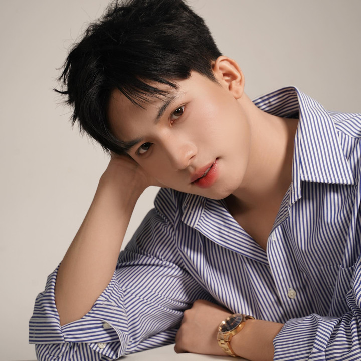 Tùng Sơn từng làm MC, người mẫu ảnh trong thời sinh viên. (Ảnh: NVCC)