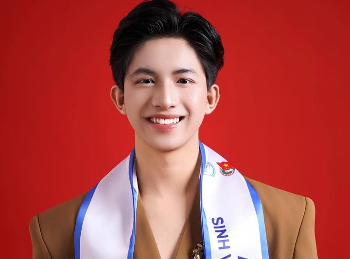 Nguyễn Tùng Sơn từng là Á vương 1 cuộc thi "Sinh viên thanh lịch 2024". (Ảnh: NVCC)