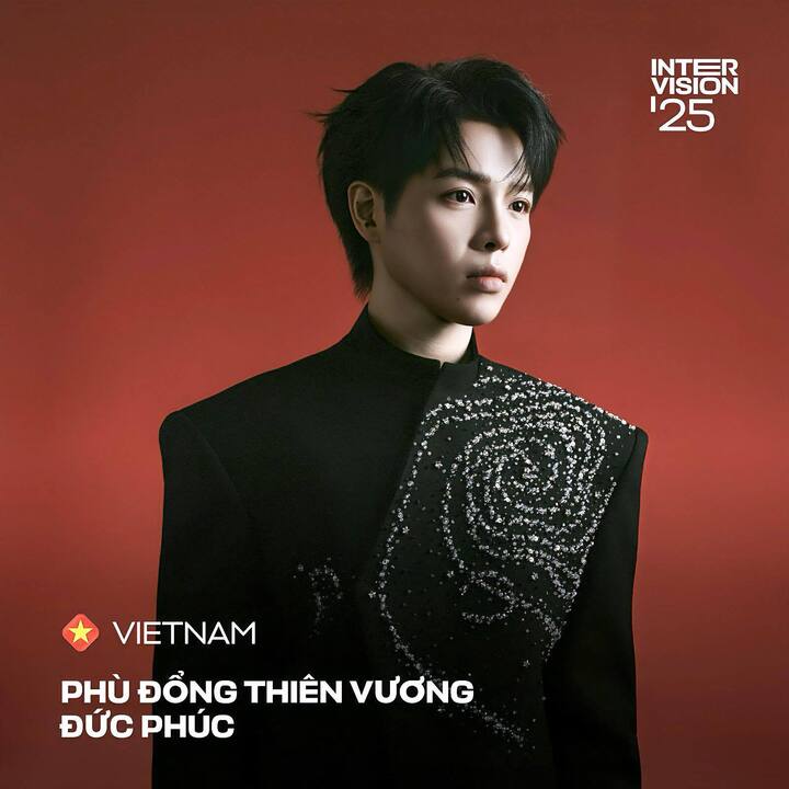 Đức Phúc biểu diễn ca khúc