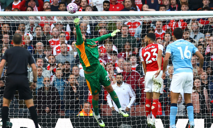 Thủ môn Donnarumma mang đến sự an toàn cho hàng thủ Man City. (Ảnh: Reuters)