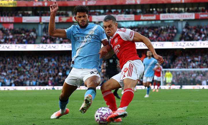 Man City thủ rất chắc khi họ chủ động chơi phòng ngự lùi sâu. (Ảnh: Reuters)