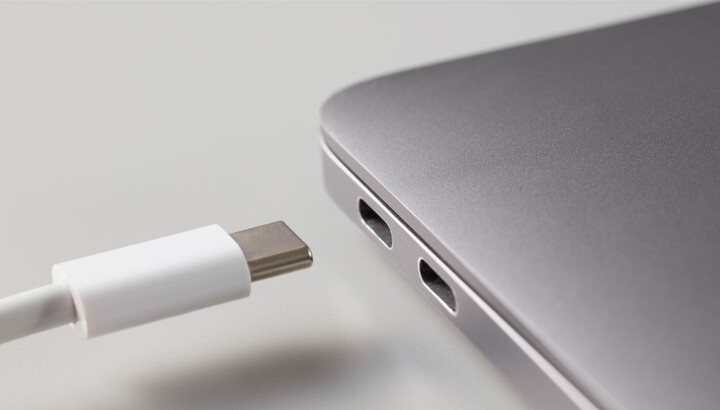 Cổng sạc USB-C có trên cả thiết bị điện thoại và máy tính xách tay.