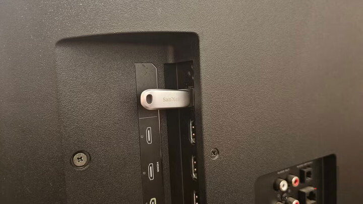 Smart TV thường có một hoặc nhiều cổng USB.