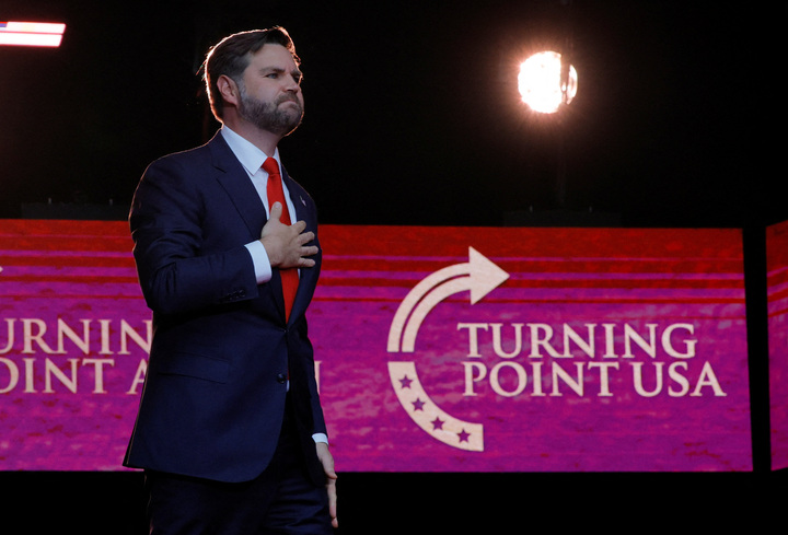 Ông Trump gọi Charlie Kirk là 'người tử vì đạo' - 4