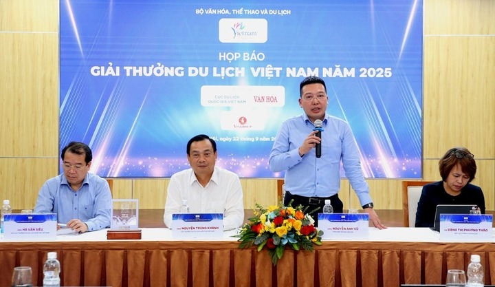Tổng Biên tập Báo Văn hóa Nguyễn Anh Vũ thông tin về công tác truyền thông cho Giải thưởng.