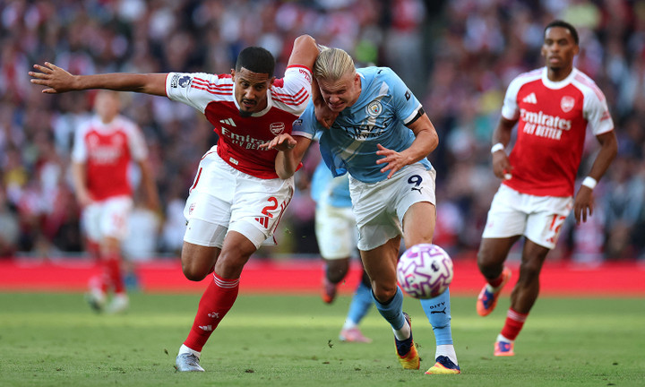 Haaland phòng ngự trong phần lớn thời gian thi đấu trước khi rời sân. (Ảnh: Reuters)