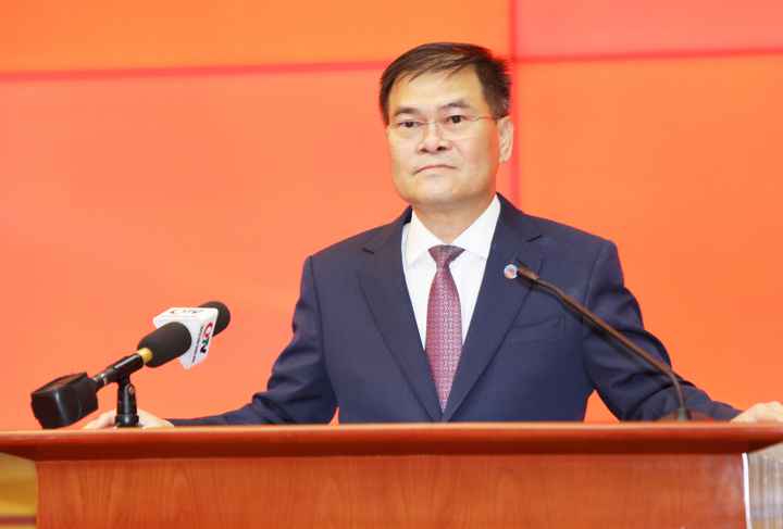 Ông Bùi Văn Khắng phát biểu nhận nhiệm vụ trên cương vị mới.