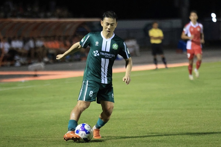 CLB Đồng Nai hòa TP.HCM 2-2 trong trận đấu nhiều bàn thắng nhất vòng 1 giải Hạng Nhất.