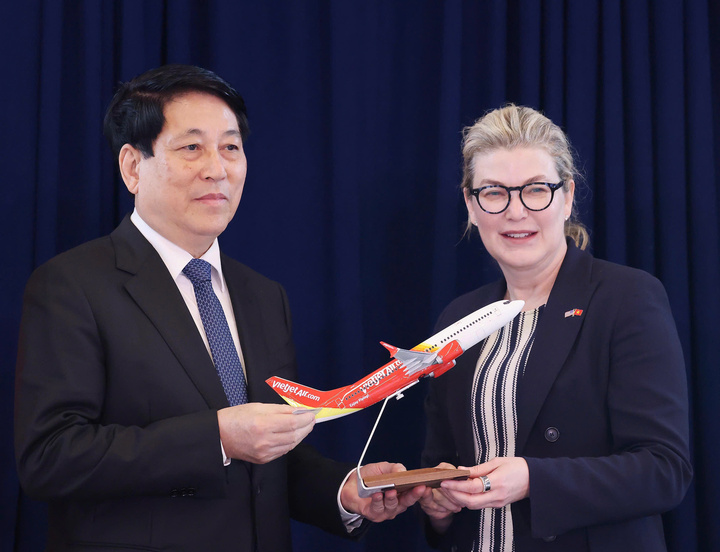 Chủ tịch nước Lương Cường tham dự lễ ký kết bàn giao máy bay giữa Boeing và Vietjet.