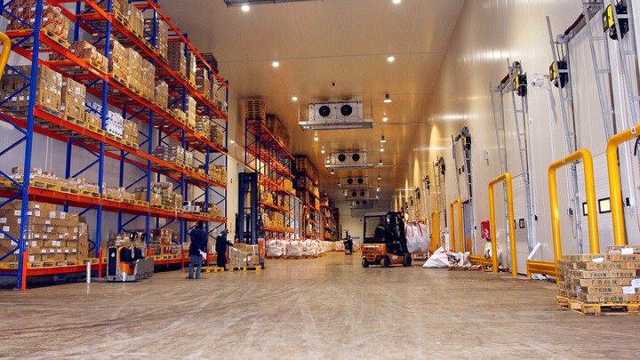 Kho lạnh cũng đã mở rộng kinh doanh các mặt hàng khác nhằm đầy mạnh doanh thu nội địa. (Ảnh: SATRA)