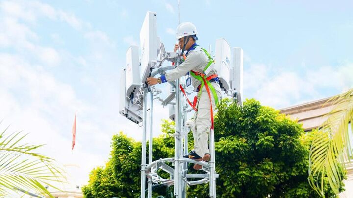 Nhà mạng phải hướng dẫn người dân cách cài đặt để điện thoại có thể tự động chuyển vùng dịch vụ giữa các mạng viễn thông di động và cung cấp danh sách các trạm BTS chịu được rủi ro thiên tai cấp 4 cho người dân biết, để đến sạc pin điện thoại.