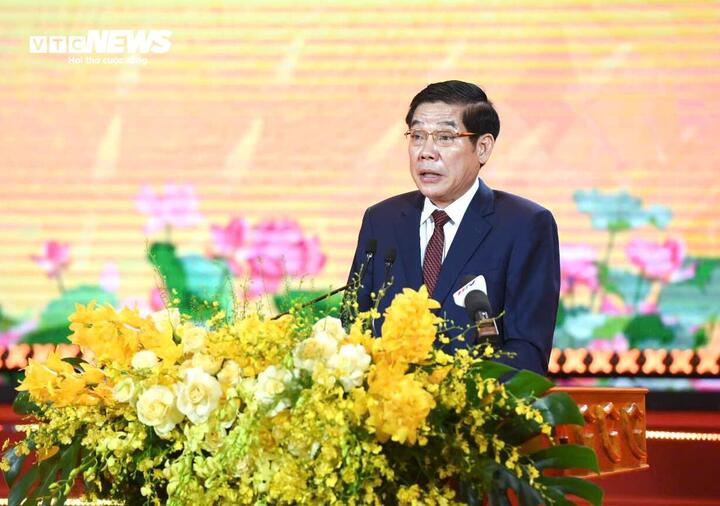 Bí thư Tỉnh ủy Bắc Ninh Nguyễn Văn Gấu phát biểu tại Đại hội.