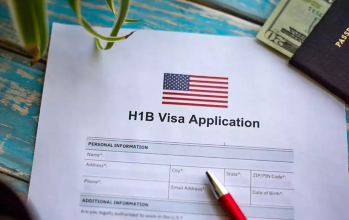 Chính sách thu phí Visa H-1B của ông Trump gây nhiều tranh cãi.