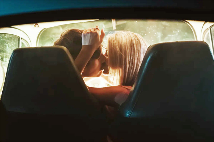 Nghiên cứu cho thấy gen Z quan hệ tình dục ít hơn thế hệ trước. (Ảnh: Inside Hook)