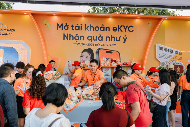 Đêm nhạc V Fest 'cháy' hết mình, điểm hẹn sống ảo từ SHB 'chất lừ' - 1