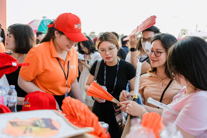 Đêm nhạc V Fest 'cháy' hết mình, điểm hẹn sống ảo từ SHB 'chất lừ' - 5