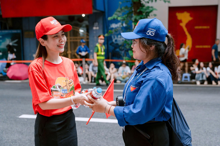 Đêm nhạc V Fest 'cháy' hết mình, điểm hẹn sống ảo từ SHB 'chất lừ' - 9