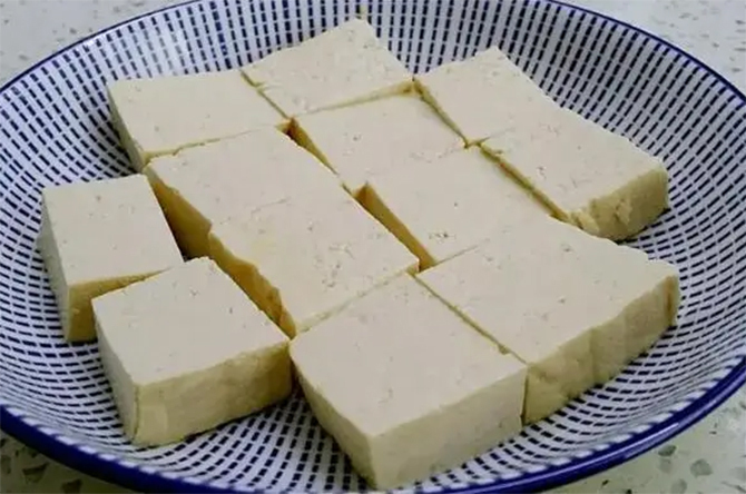 Đậu phụ nên tránh kết hợp cùng bí đỏ dễ gây đầy bụng. (Ảnh: Sohu)