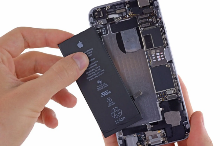 Điều gì xảy ra nếu thay pin iPhone không chính hãng
