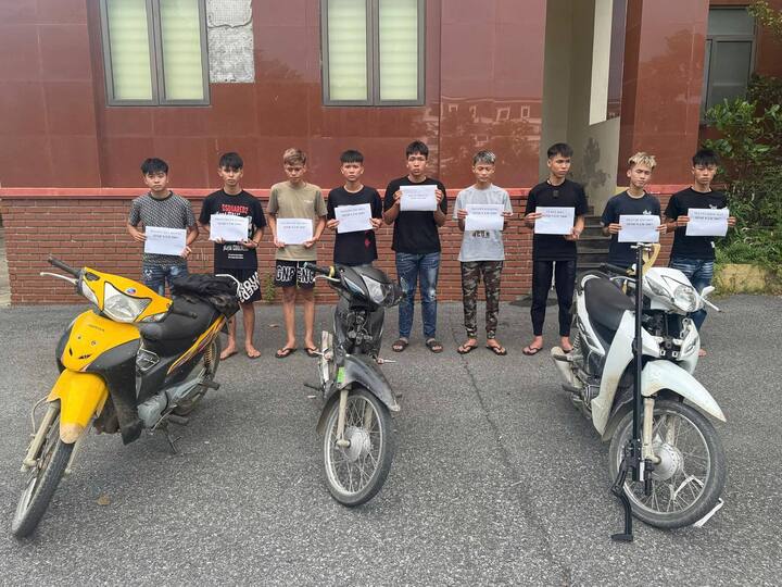 Những thanh niên bị tạm giữ trong vụ án.