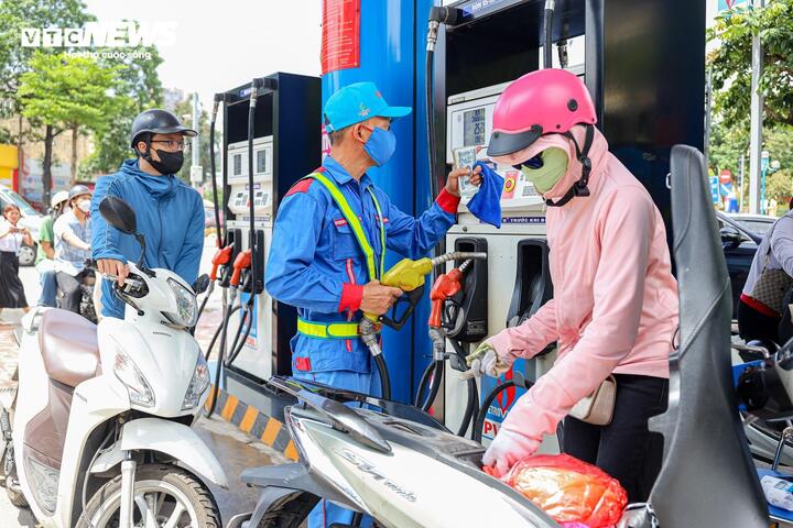 Giá xăng ngày mai dự báo được điều chỉnh giảm (Ảnh: Minh Đức).