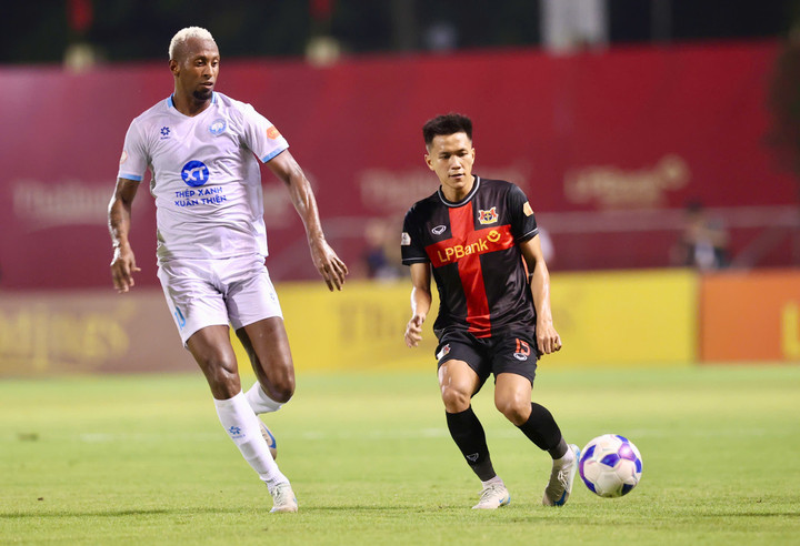 CLB Nam Định vẫn gặp khó khăn trước Ninh Bình. (Ảnh: Kim Chi)