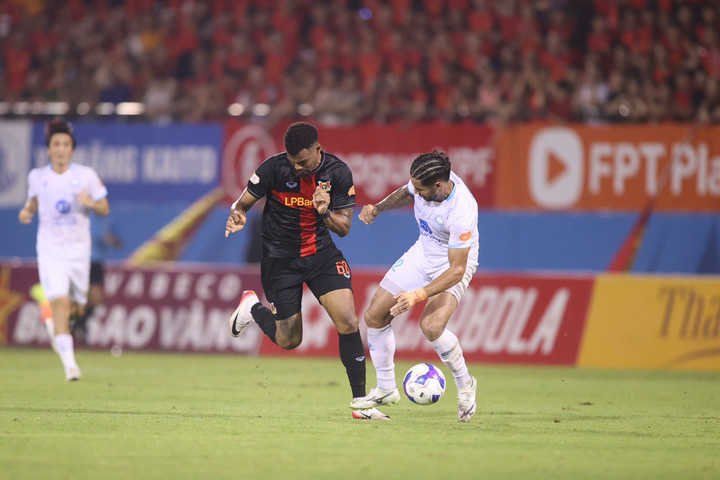 CLB Nam Định bế tắc khi không sử dụng đội hình 10 ngoại binh.