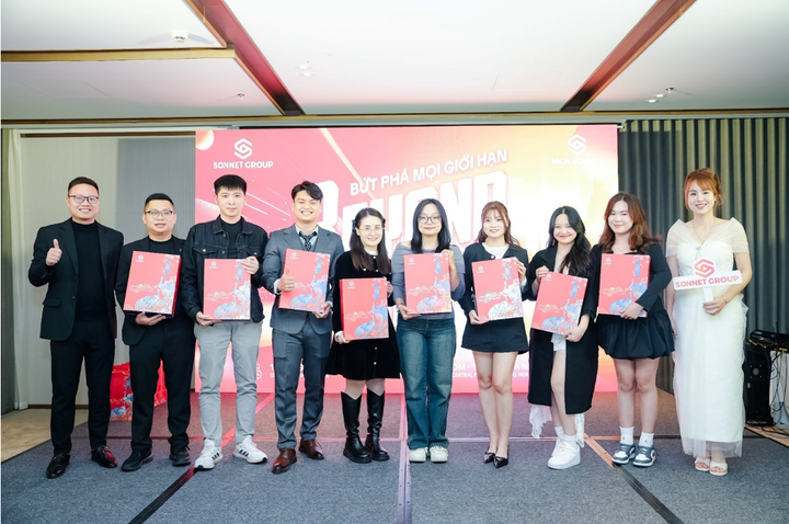 Hệ thống dữ liệu và công cụ phân tích giúp học viên tại Sonnet Group theo dõi hiệu quả kinh doanh.