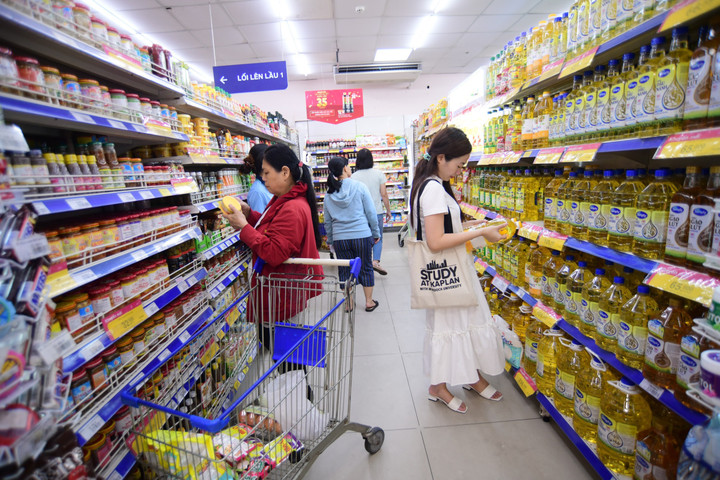 Thực phẩm công nghệ, gia vị... được áp dụng ưu đãi mua nhiều giá rẻ, mua 2 tặng 1.