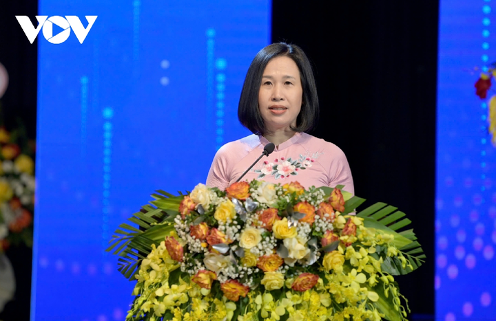 Bà Phó Cẩm Hoa, Trưởng ban Ban Đối ngoại - Đài TNVN phát biểu khai mạc.