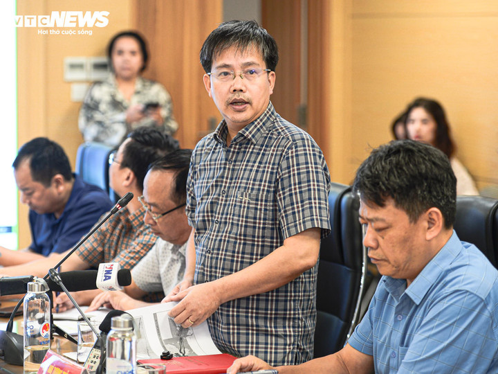 Ông Mai Văn Khiêm, Giám đốc Trung tâm Dự báo khí tượng thủy văn quốc gia thông tin tại cuộc họp. (Ảnh: Viên Minh)