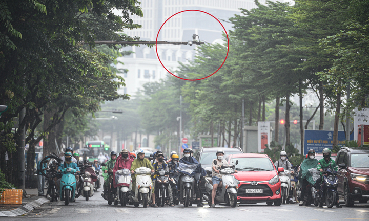Camera AI thí điểm trên phố Phạm Văn Bạch, Hà Nội.