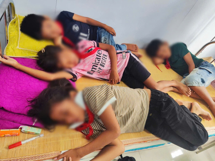 Nhiều học sinh ở Quảng Trị phải vào viện sau bữa ăn tại trường