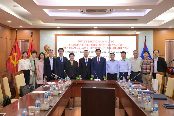 VOV làm việc với đoàn Ban Tuyên truyền Tỉnh ủy Vân Nam. (Ảnh: Đinh Trung)