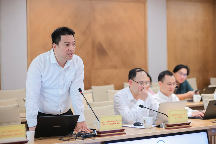 Ông Hồ Đức Thắng, Viện trưởng Viện Công nghệ số và Chuyển đổi số Quốc gia, Bộ KH&CN chia sẻ tại buổi họp báo. (Ảnh: Bộ KH&CN)